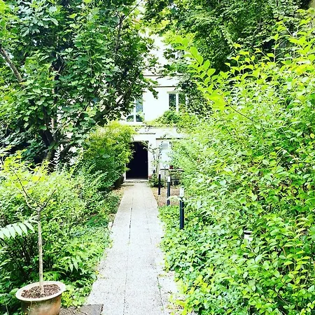 Apartment Au Calme Sur Jardin Tres Bel Lumineux